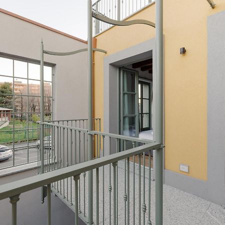Modern Apartment In Milan With Balcony ภายนอก รูปภาพ