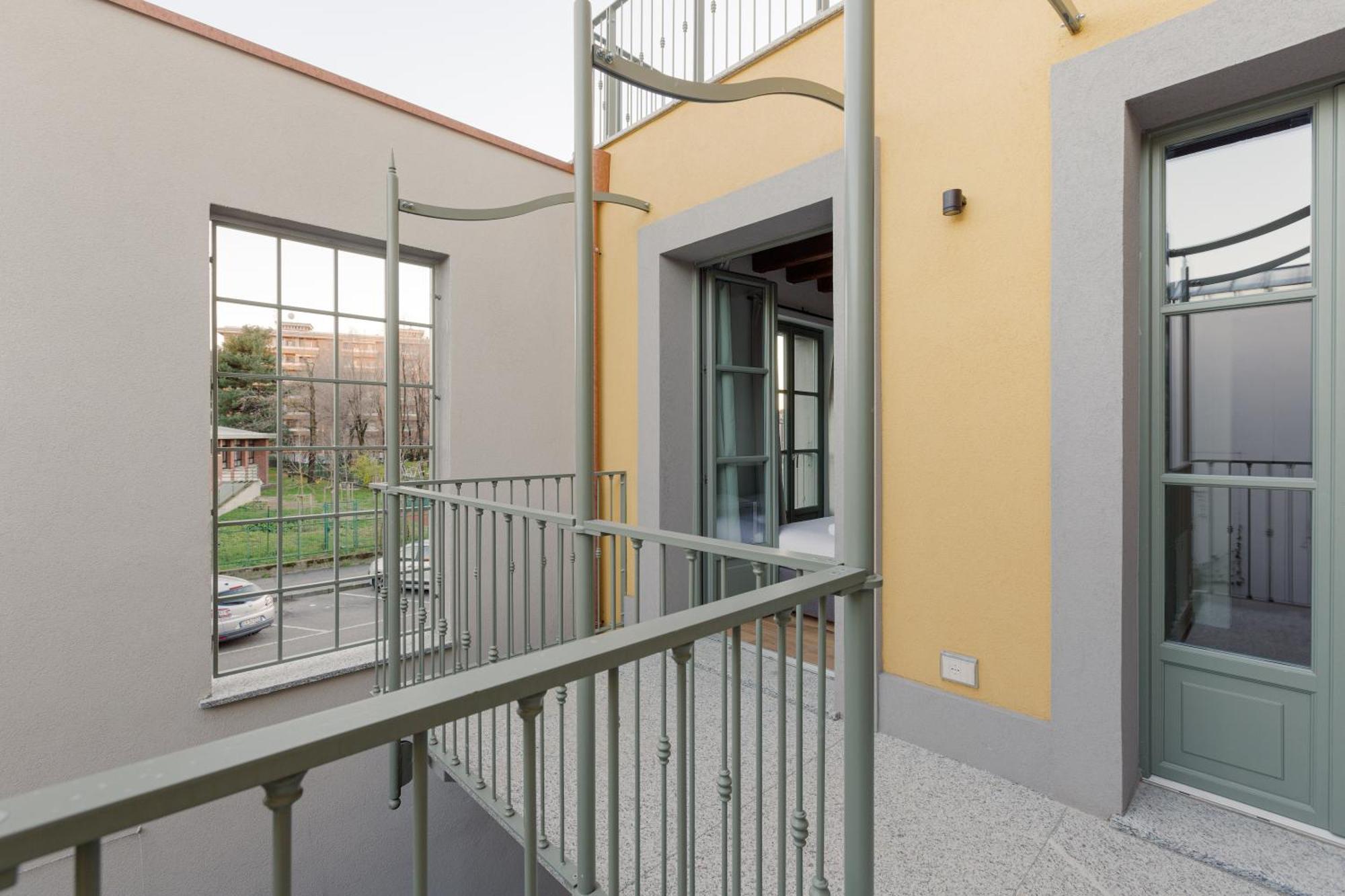 Modern Apartment In Milan With Balcony ภายนอก รูปภาพ