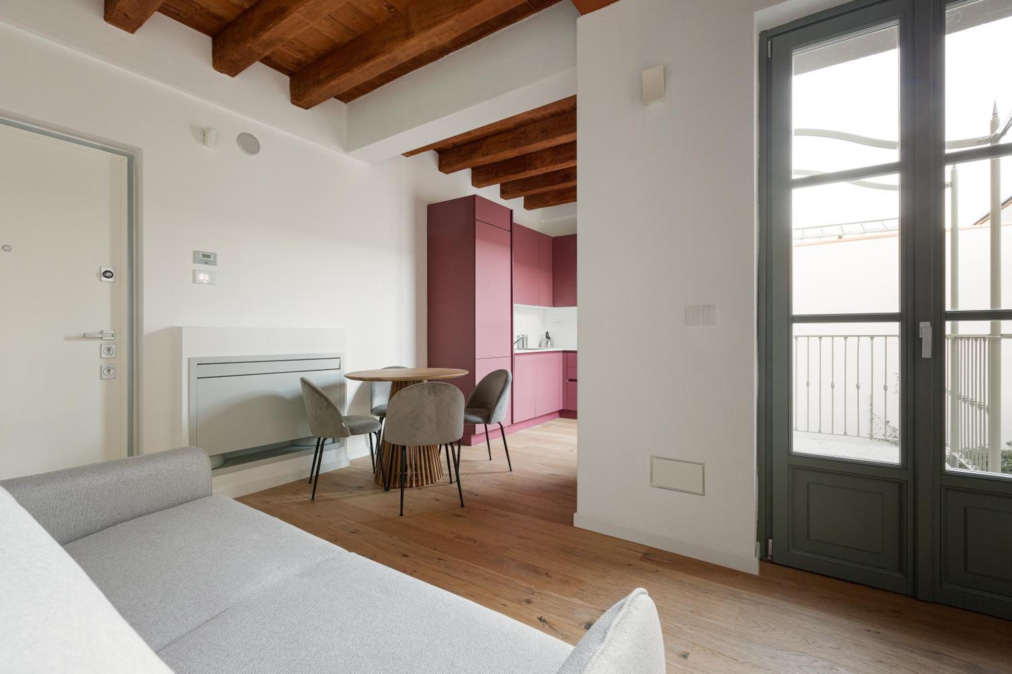 Modern Apartment In Milan With Balcony ภายนอก รูปภาพ