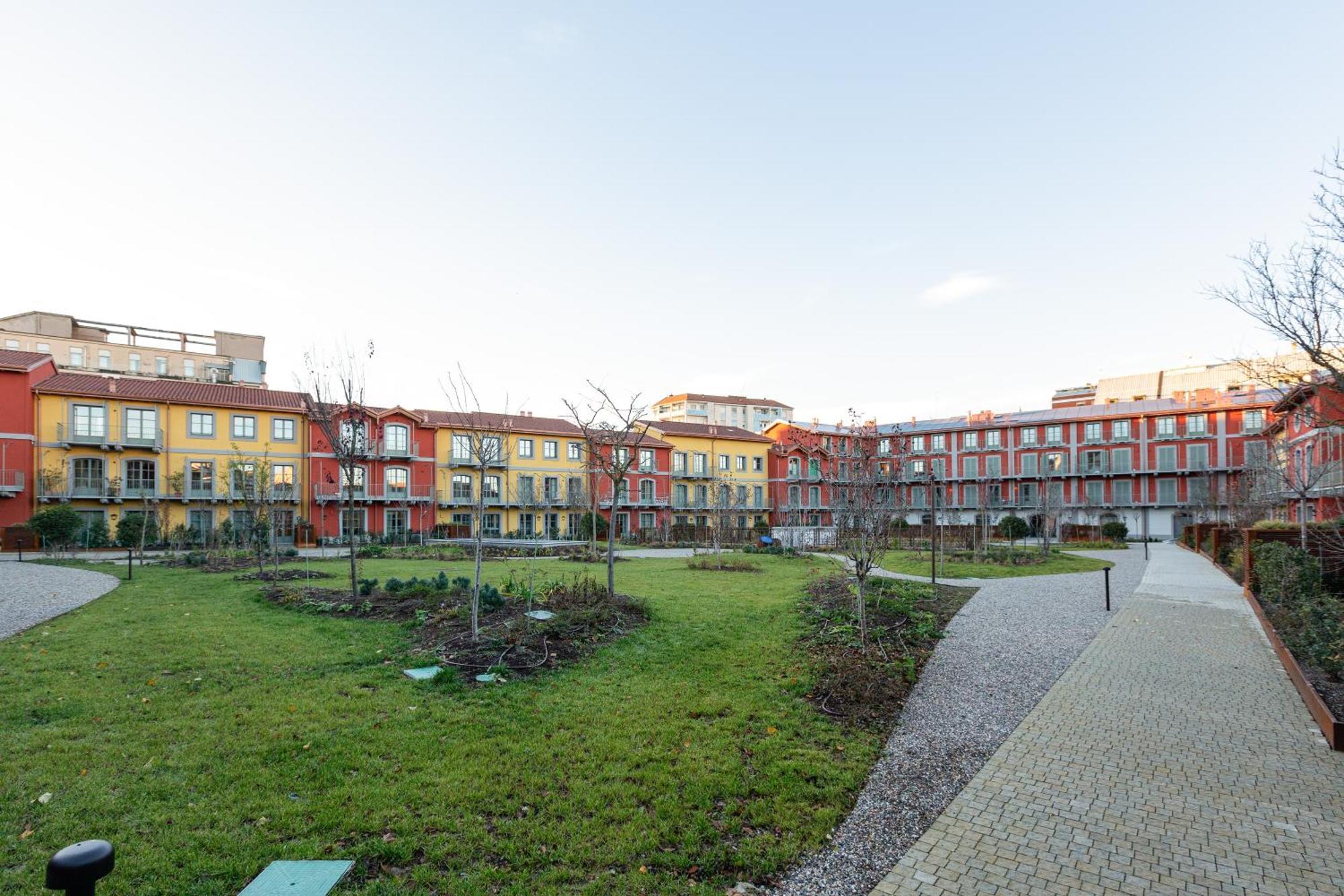 Modern Apartment In Milan With Balcony ภายนอก รูปภาพ