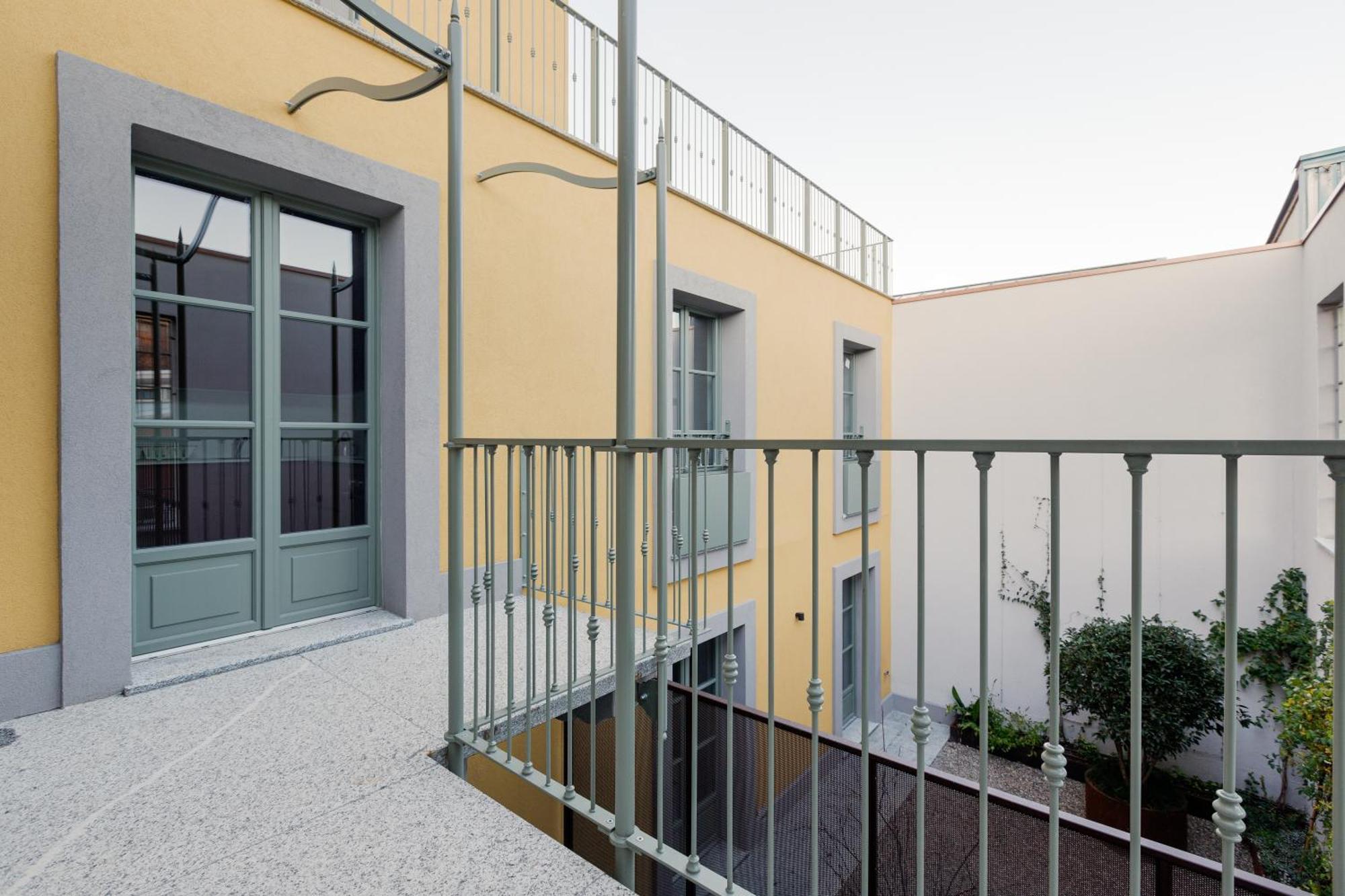 Modern Apartment In Milan With Balcony ภายนอก รูปภาพ