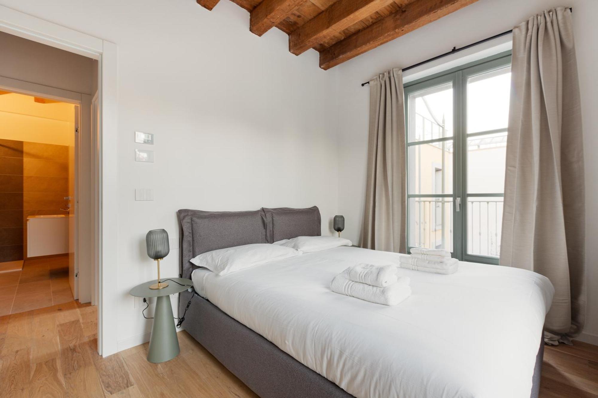 Modern Apartment In Milan With Balcony ภายนอก รูปภาพ