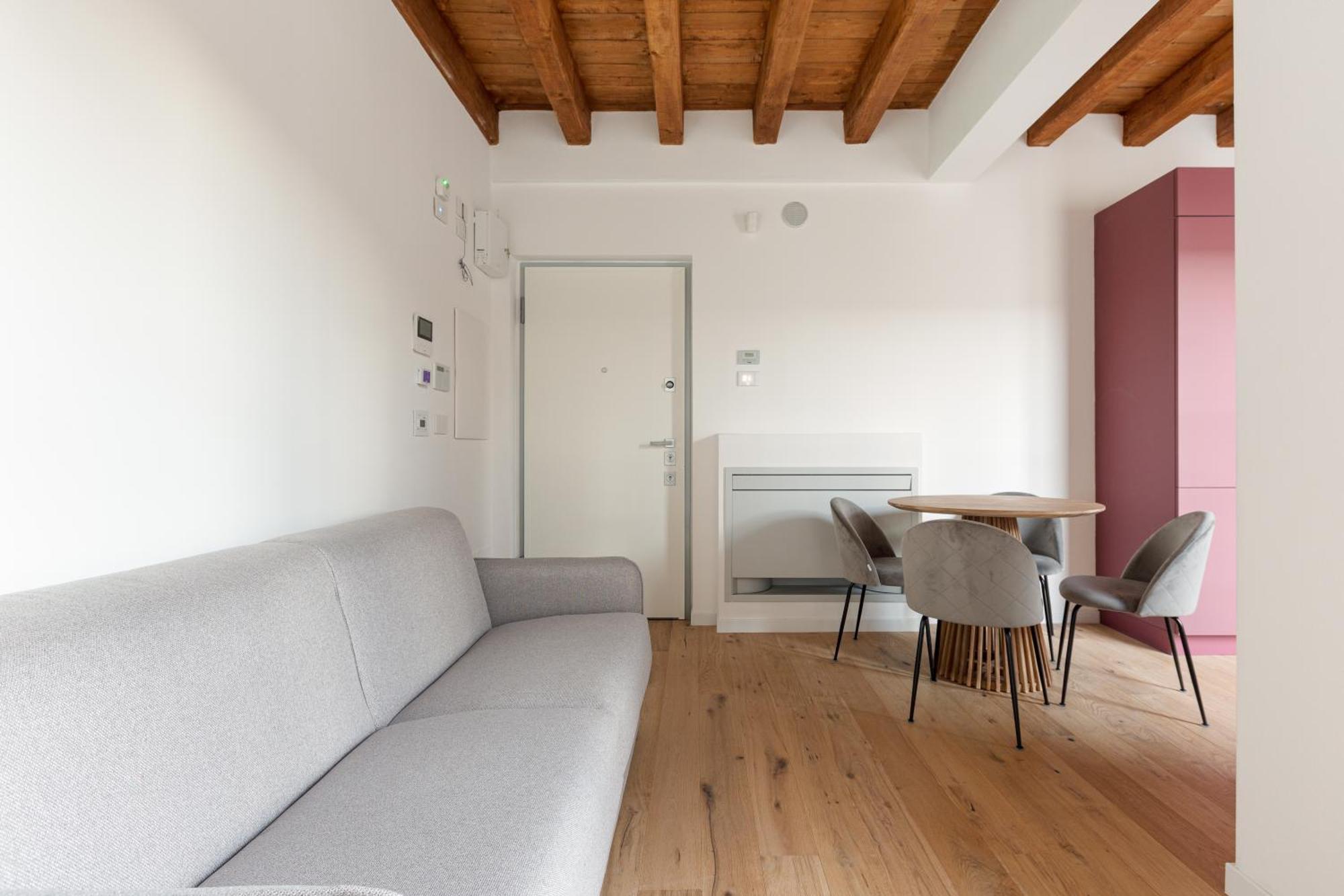 Modern Apartment In Milan With Balcony ภายนอก รูปภาพ