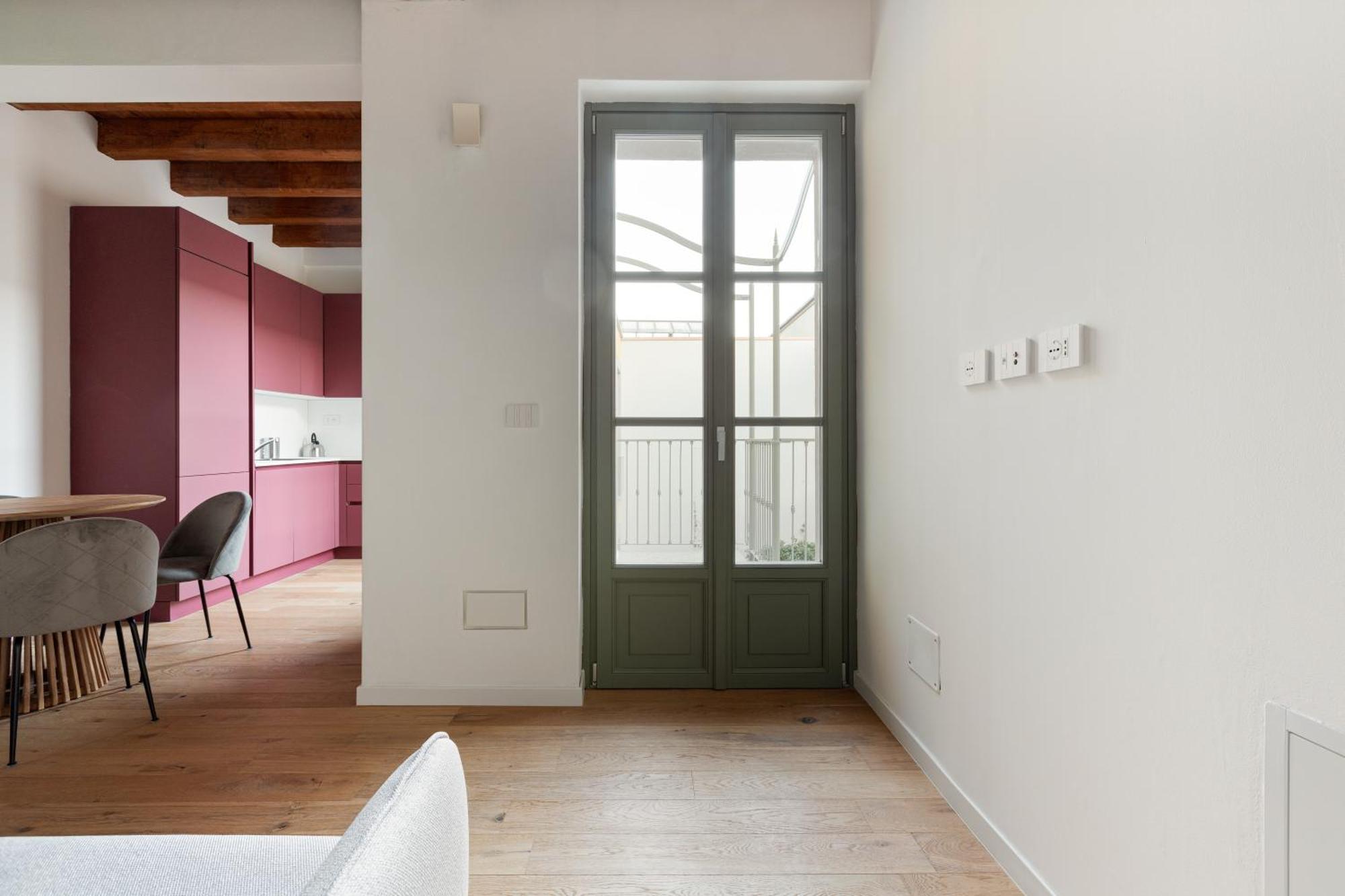 Modern Apartment In Milan With Balcony ภายนอก รูปภาพ