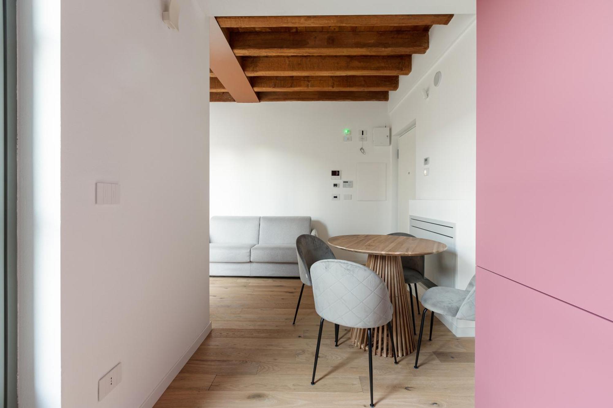 Modern Apartment In Milan With Balcony ภายนอก รูปภาพ