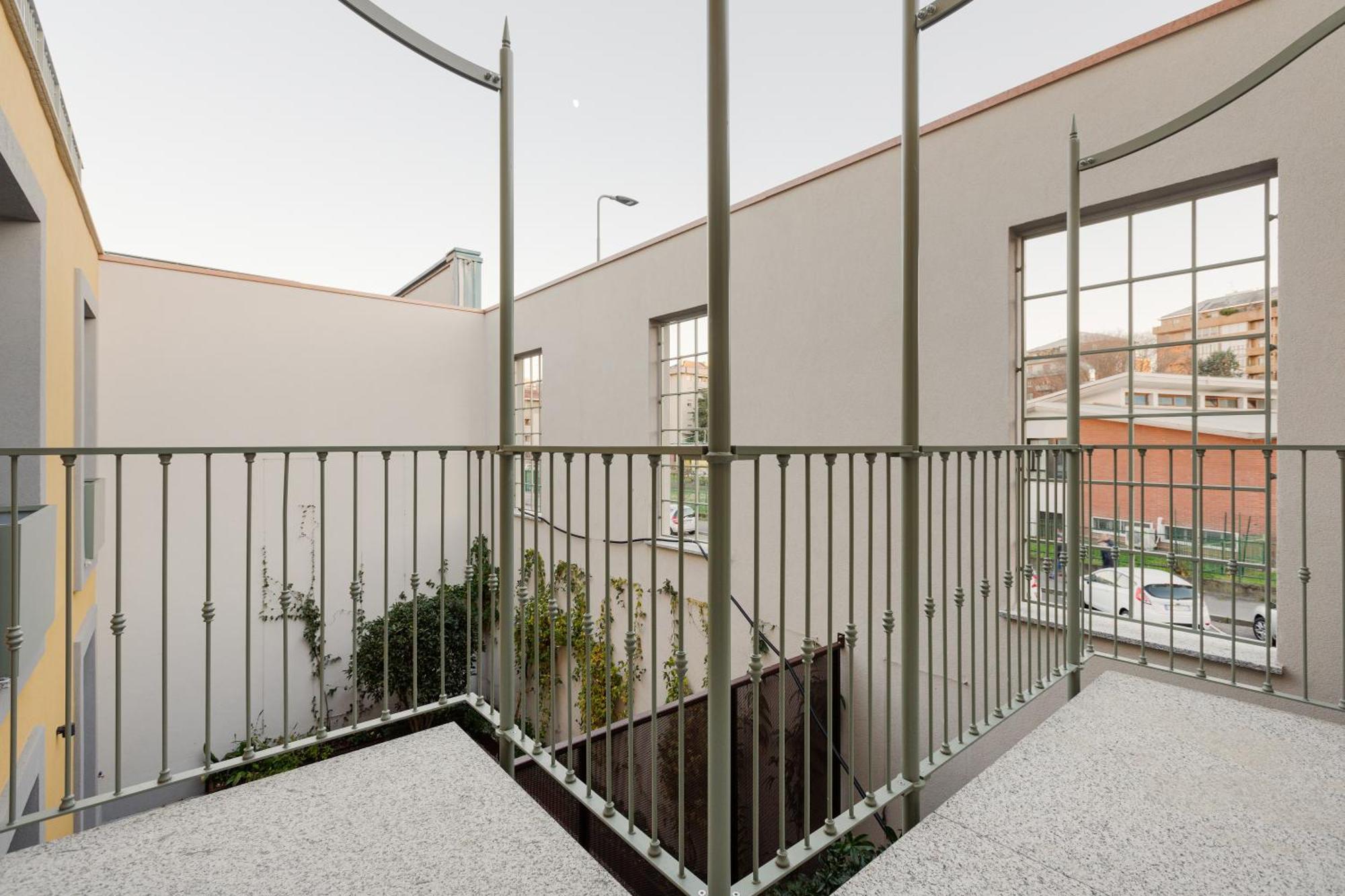 Modern Apartment In Milan With Balcony ภายนอก รูปภาพ