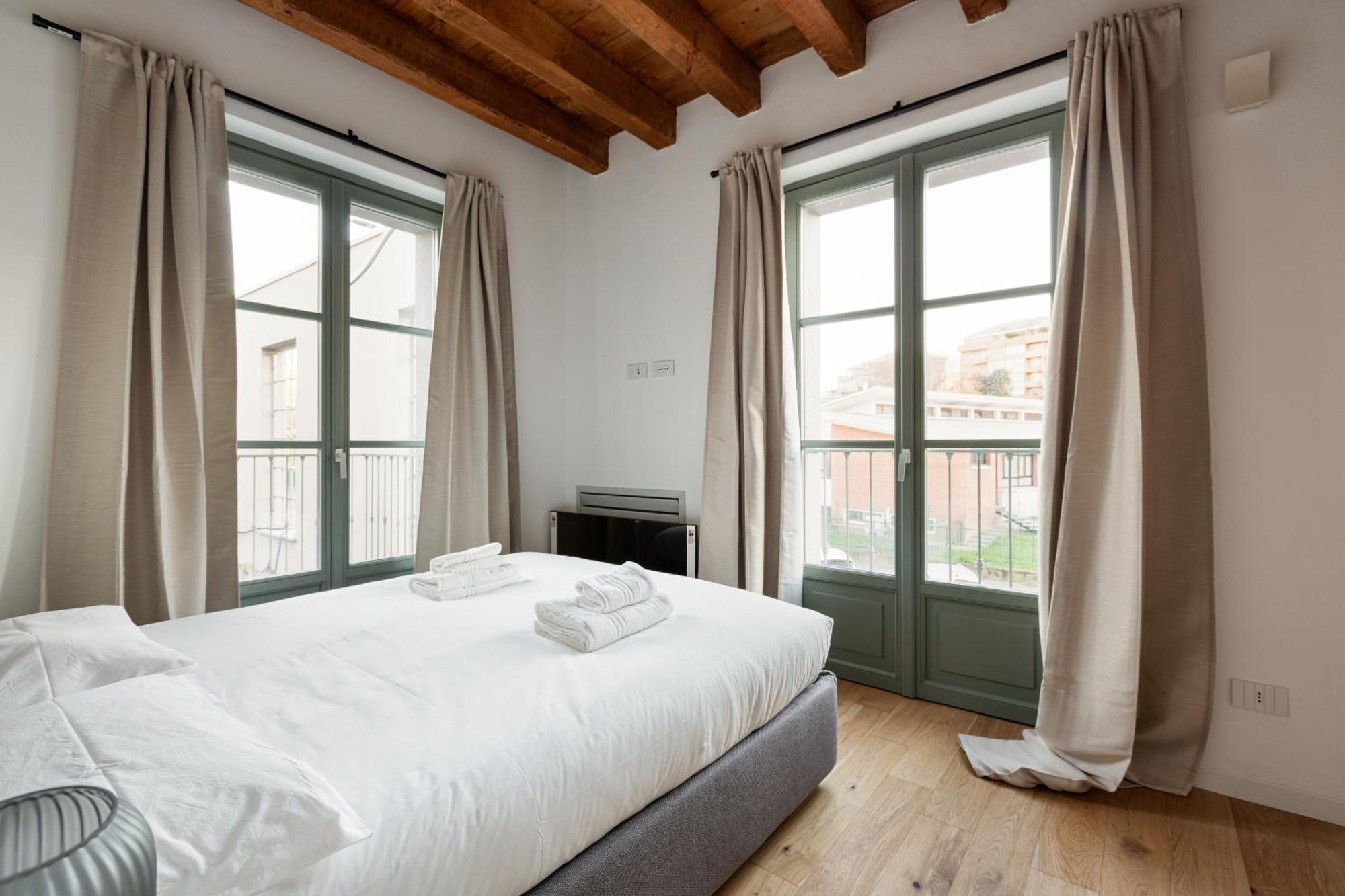 Modern Apartment In Milan With Balcony ภายนอก รูปภาพ
